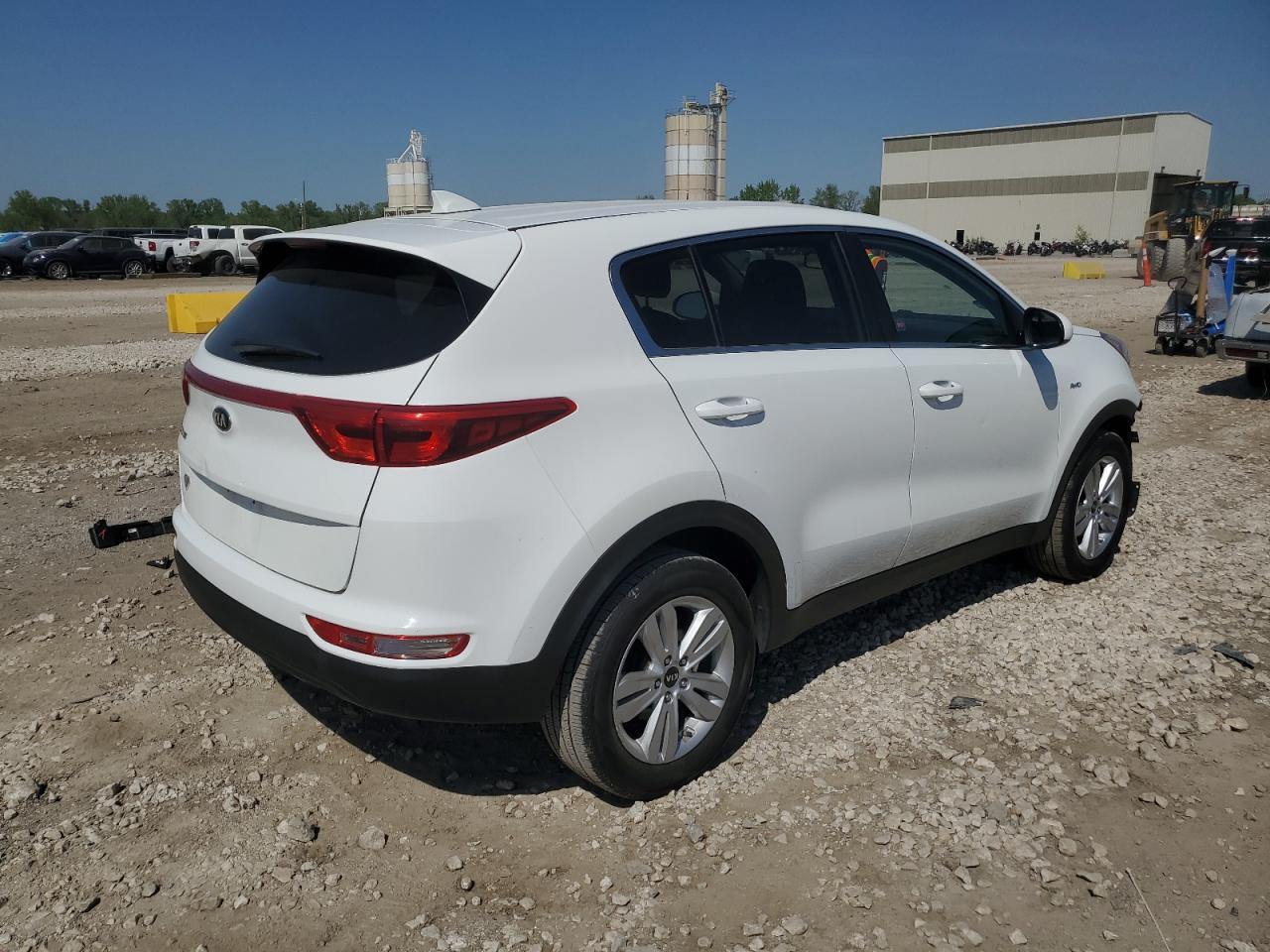 KNDPMCAC4J7329483 2018 Kia Sportage Lx