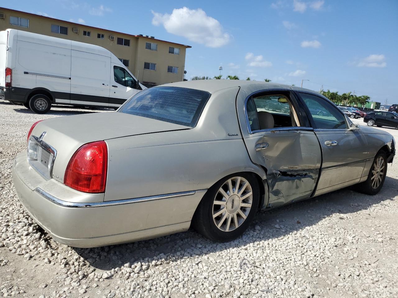 1LNHM81V06Y643082 2006 Lincoln Town Car Signature