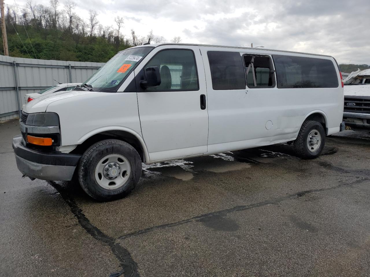 1GAZG1FG2F1106152 2015 Chevrolet Express G3500 Lt