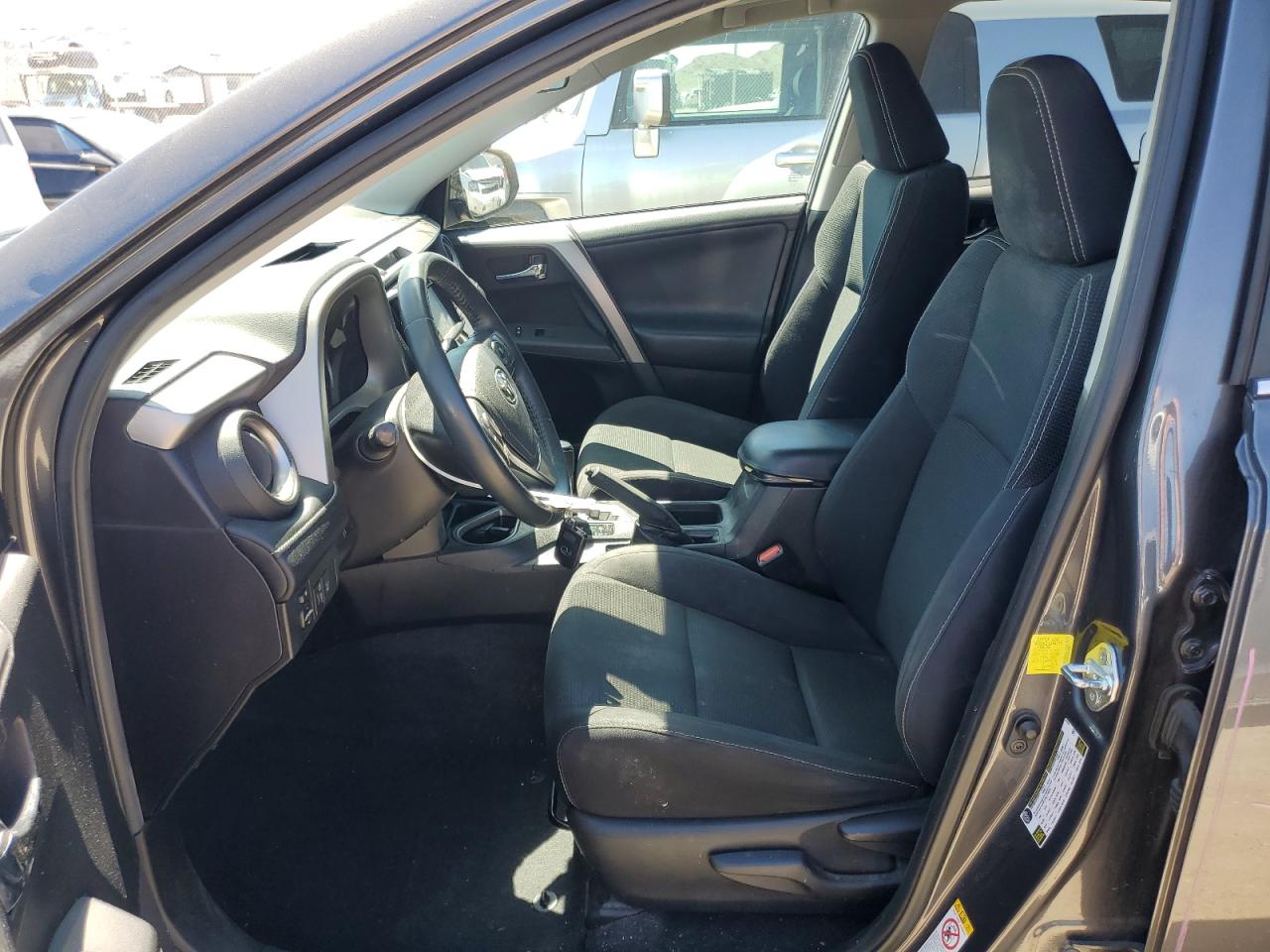 2T3WFREV8HW388362 2017 Toyota Rav4 Xle