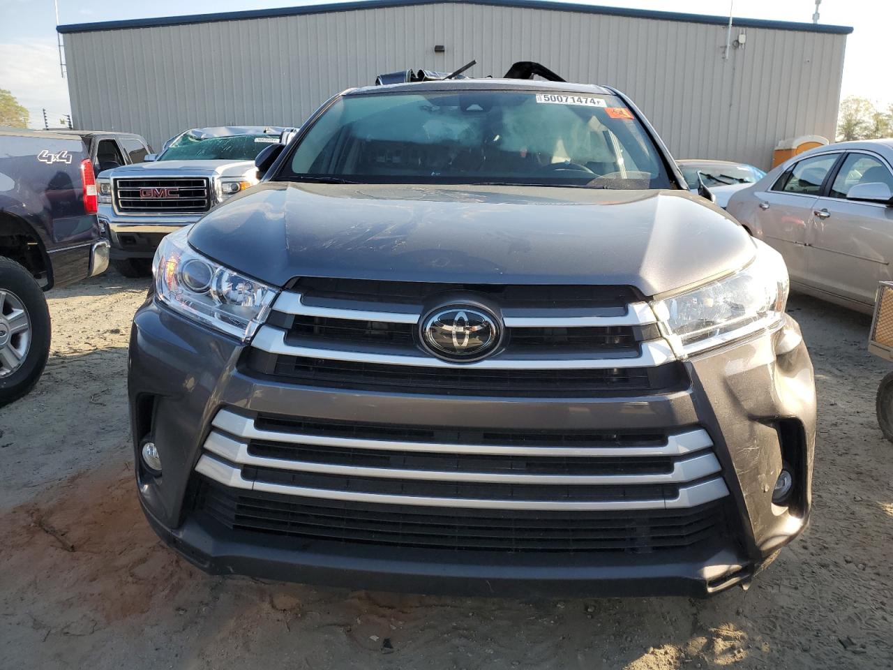 5TDZZRFH7JS258819 2018 Toyota Highlander Le