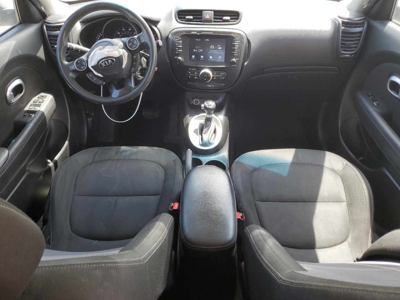 KNDJP3A55K7015910 2019 Kia Soul +