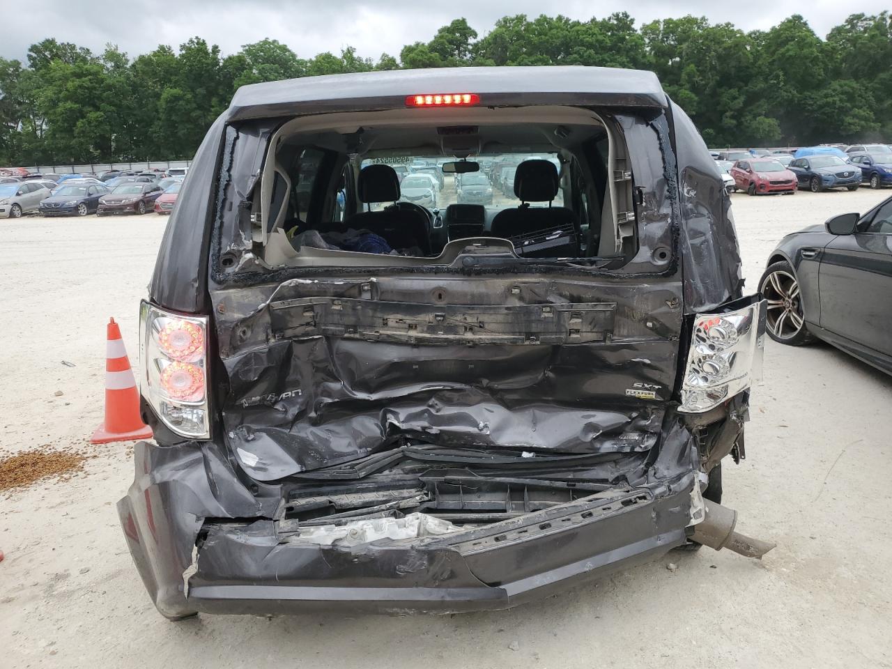 2C4RDGCG3FR658200 2015 Dodge Grand Caravan Sxt