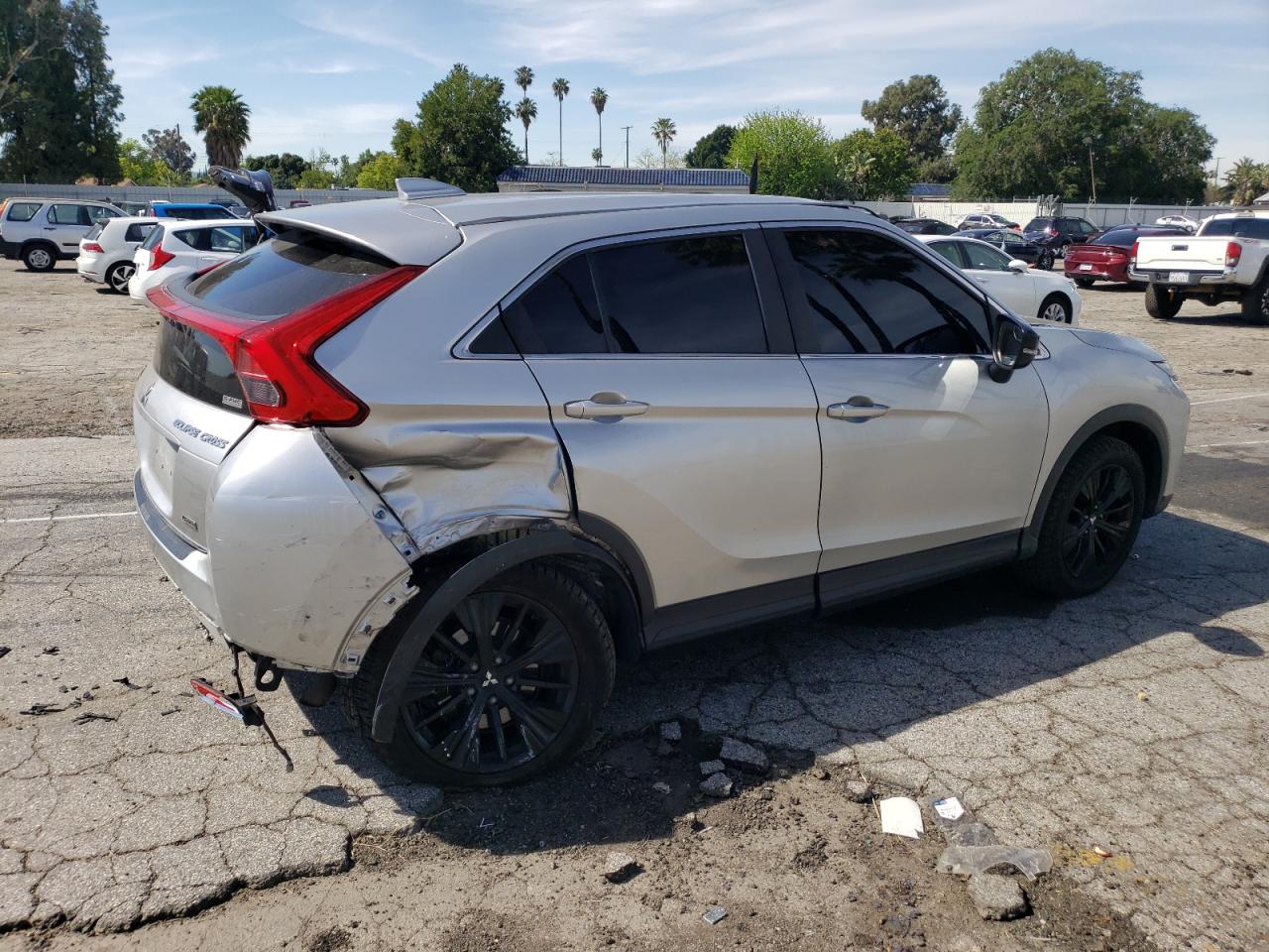 JA4AT4AA4JZ047825 2018 Mitsubishi Eclipse Cross Le