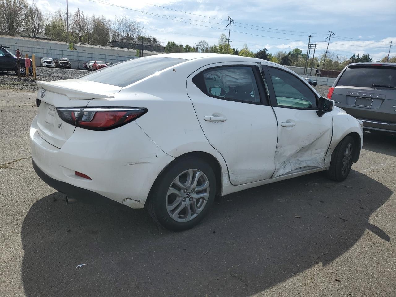 3MYDLBYVXHY175492 2017 Toyota Yaris Ia