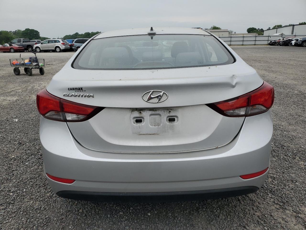 KMHDH4AE1GU588663 2016 Hyundai Elantra Se