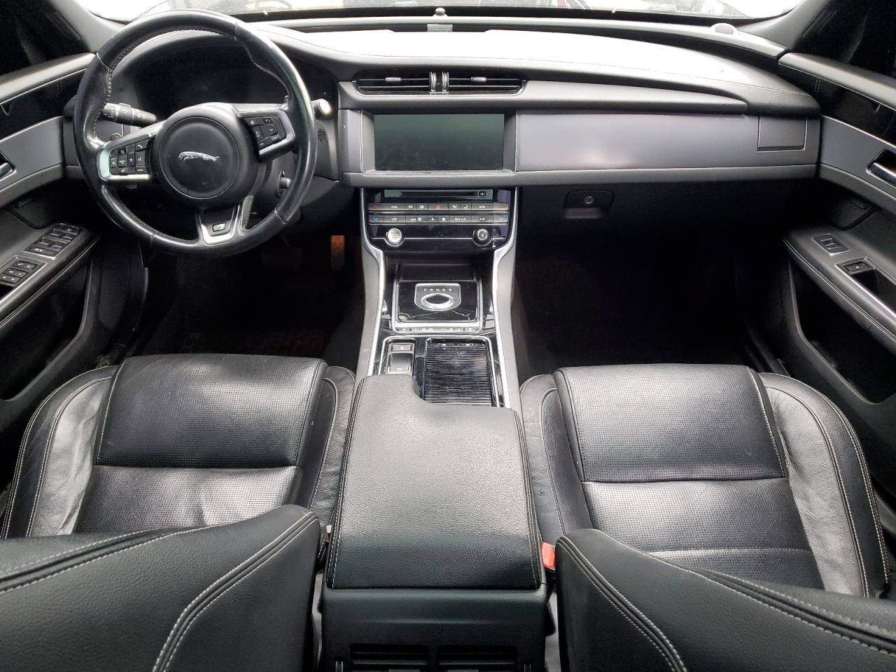 SAJBL4BV9HCY32724 2017 Jaguar Xf R - Sport