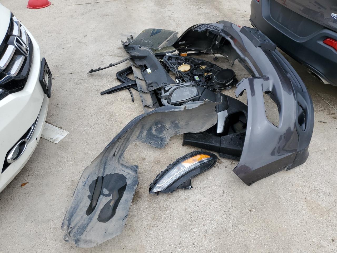 1C4PJLLX5JD561889 2018 Jeep Cherokee Latitude Plus