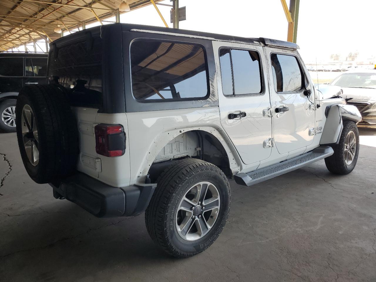 1C4HJXEG6JW254454 2018 Jeep Wrangler Unlimited Sahara