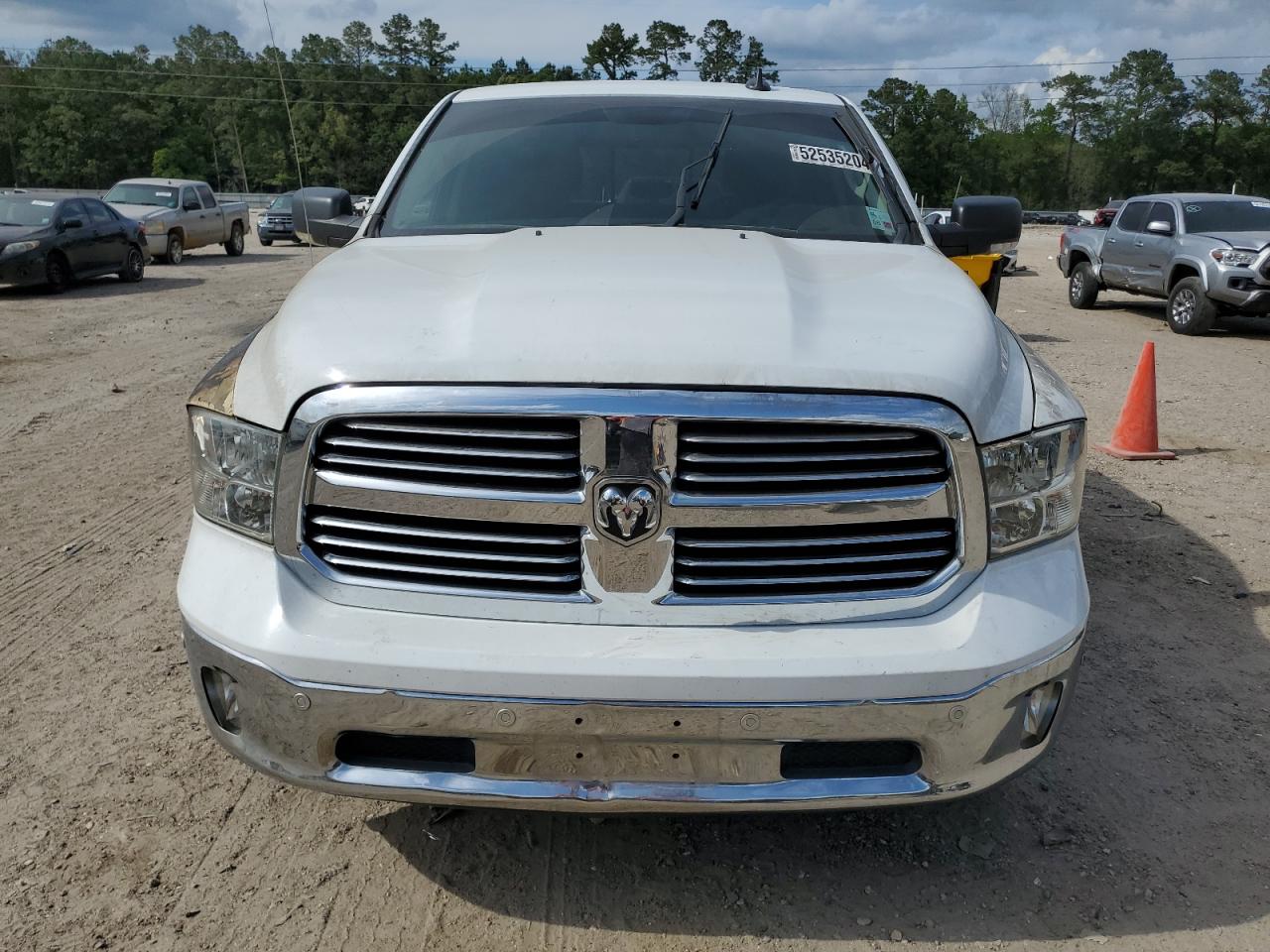 3C6RR6LT1HG672086 2017 Ram 1500 Slt