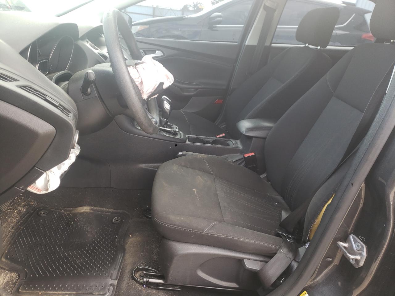 1FADP3K28FL269308 2015 Ford Focus Se