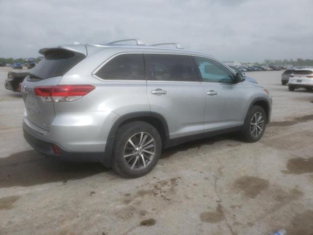 VIN 5TDJZRFH6KS948897 2019 Toyota Highlander, SE no.3