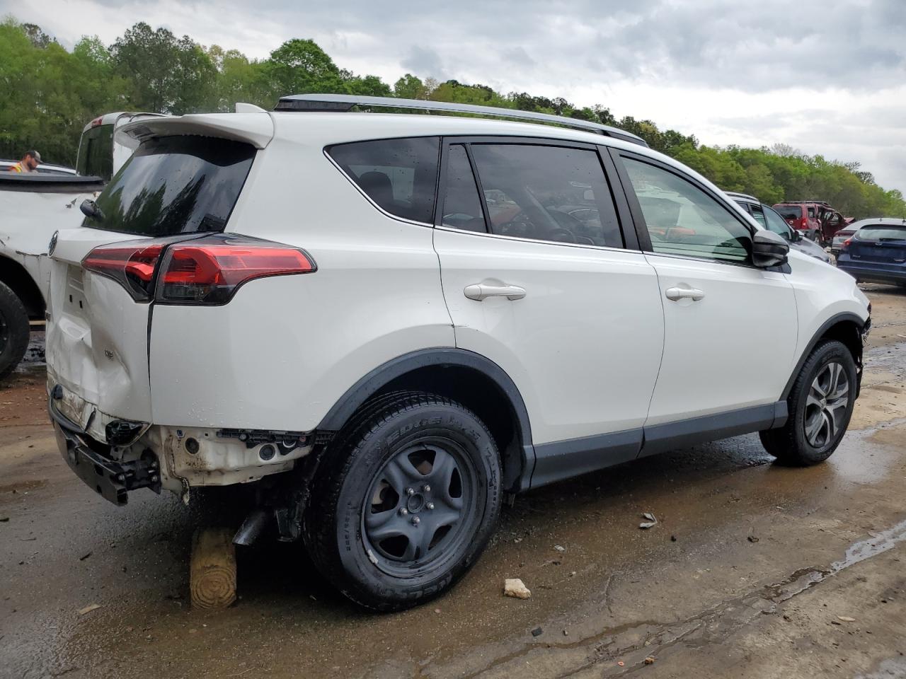 2017 Toyota Rav4 Le vin: JTMZFREV4HJ146759