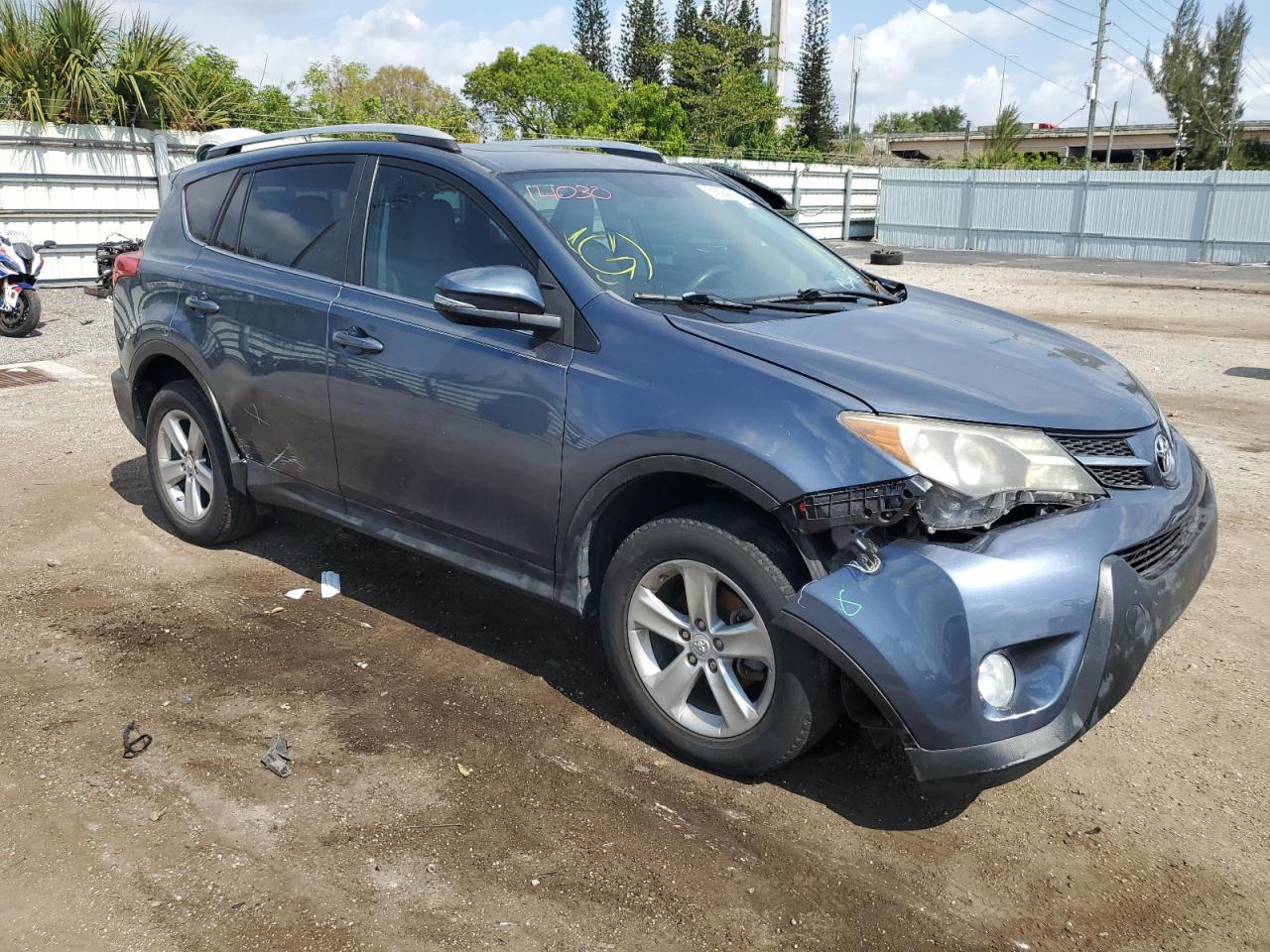 2T3WFREV0EW097060 2014 Toyota Rav4 Xle