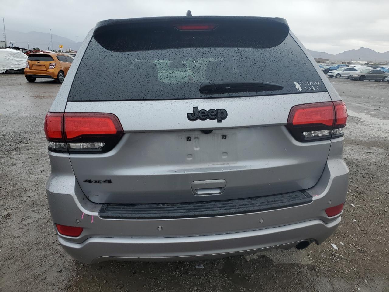 1C4RJFAG3JC469974 2018 Jeep Grand Cherokee Laredo