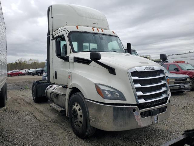 Lot #2489772876 2019 FREIGHTLINER CASCADIA 1 salvage car