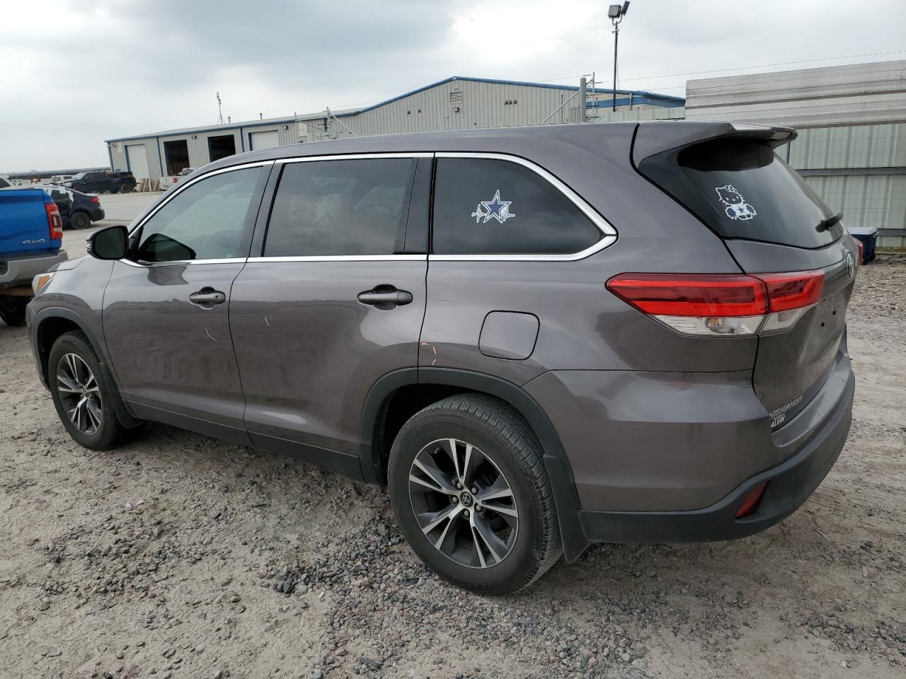 5TDZARFH6KS046289 2019 Toyota Highlander Le