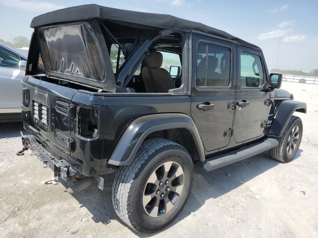 1C4HJXEG6JW319738 2018 Jeep Wrangler Unlimited Sahara