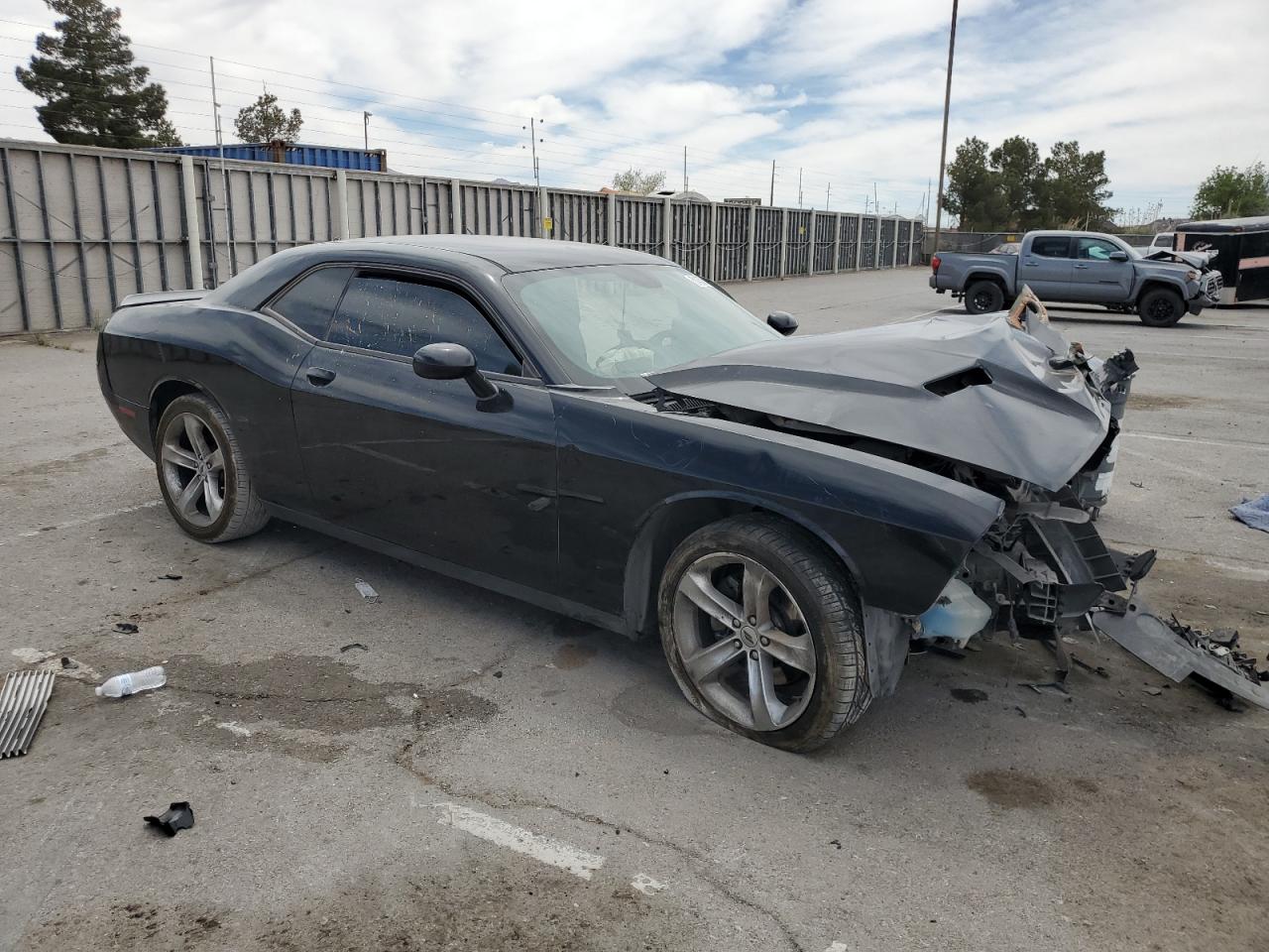 2018 Dodge Challenger Sxt vin: 2C3CDZAG4JH327682