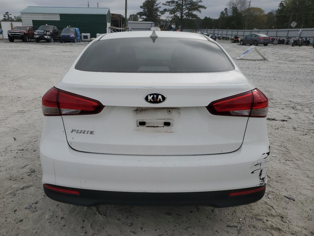 2017 Kia Forte Lx vin: 3KPFK4A74HE122807