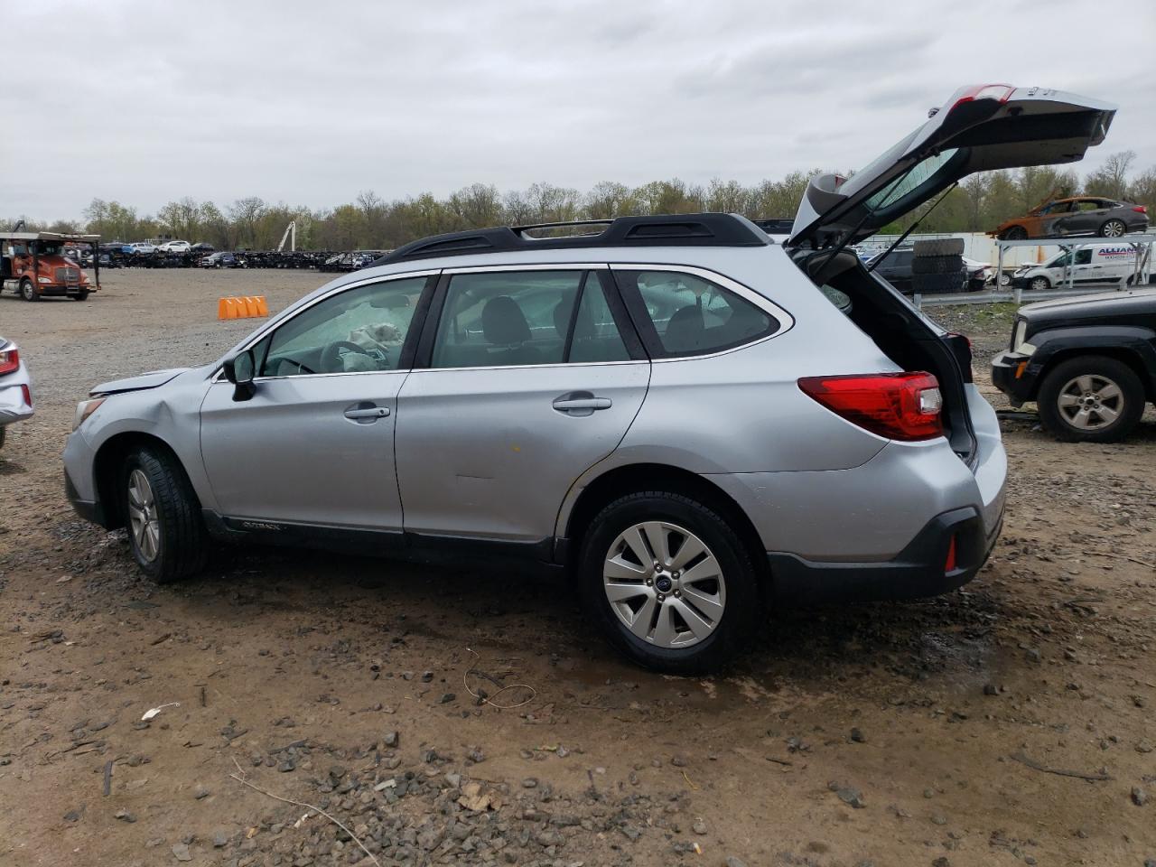 2018 Subaru Outback 2.5I vin: 4S4BSAACXJ3244882