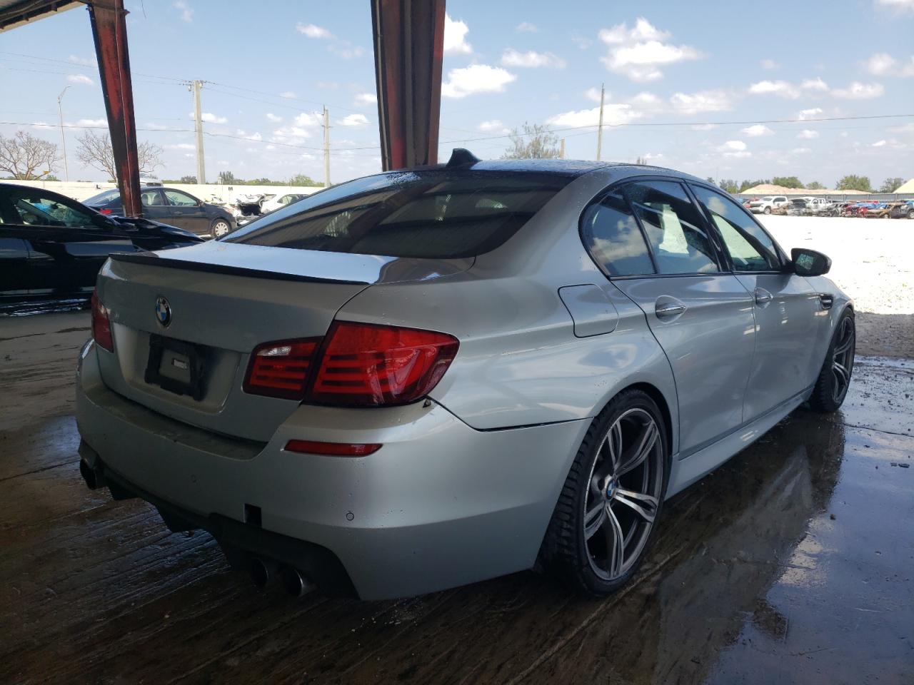 2013 BMW M5 vin: WBSFV9C58DC773707