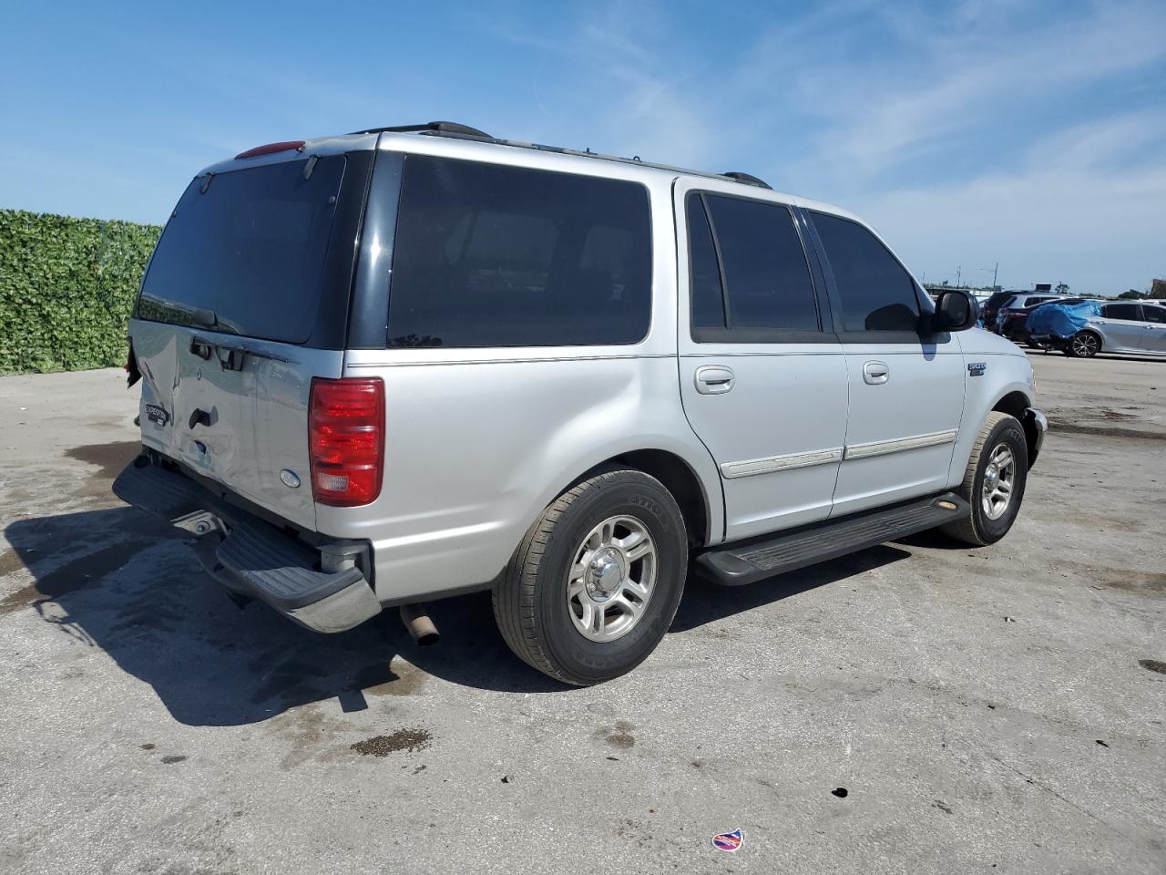 1FMRU15L81LA46885 2001 Ford Expedition Xlt