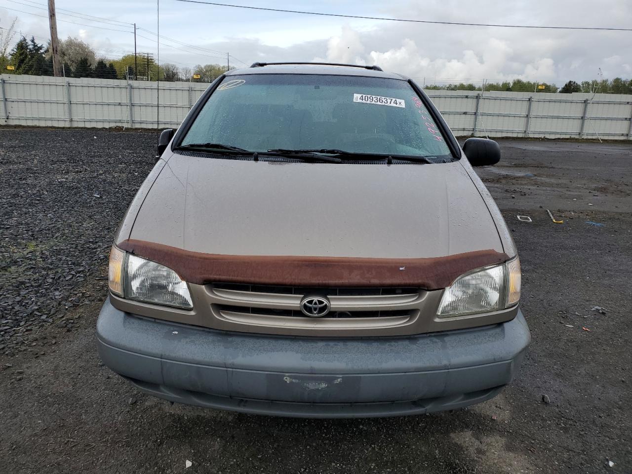 4T3ZF13C0WU030296 1998 Toyota Sienna Le