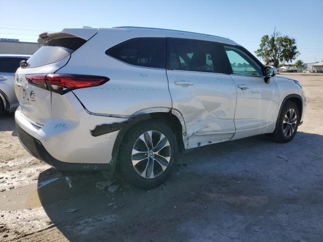 VIN 5TDGZRBH1MS061842 2021 Toyota Highlander, Xle no.3