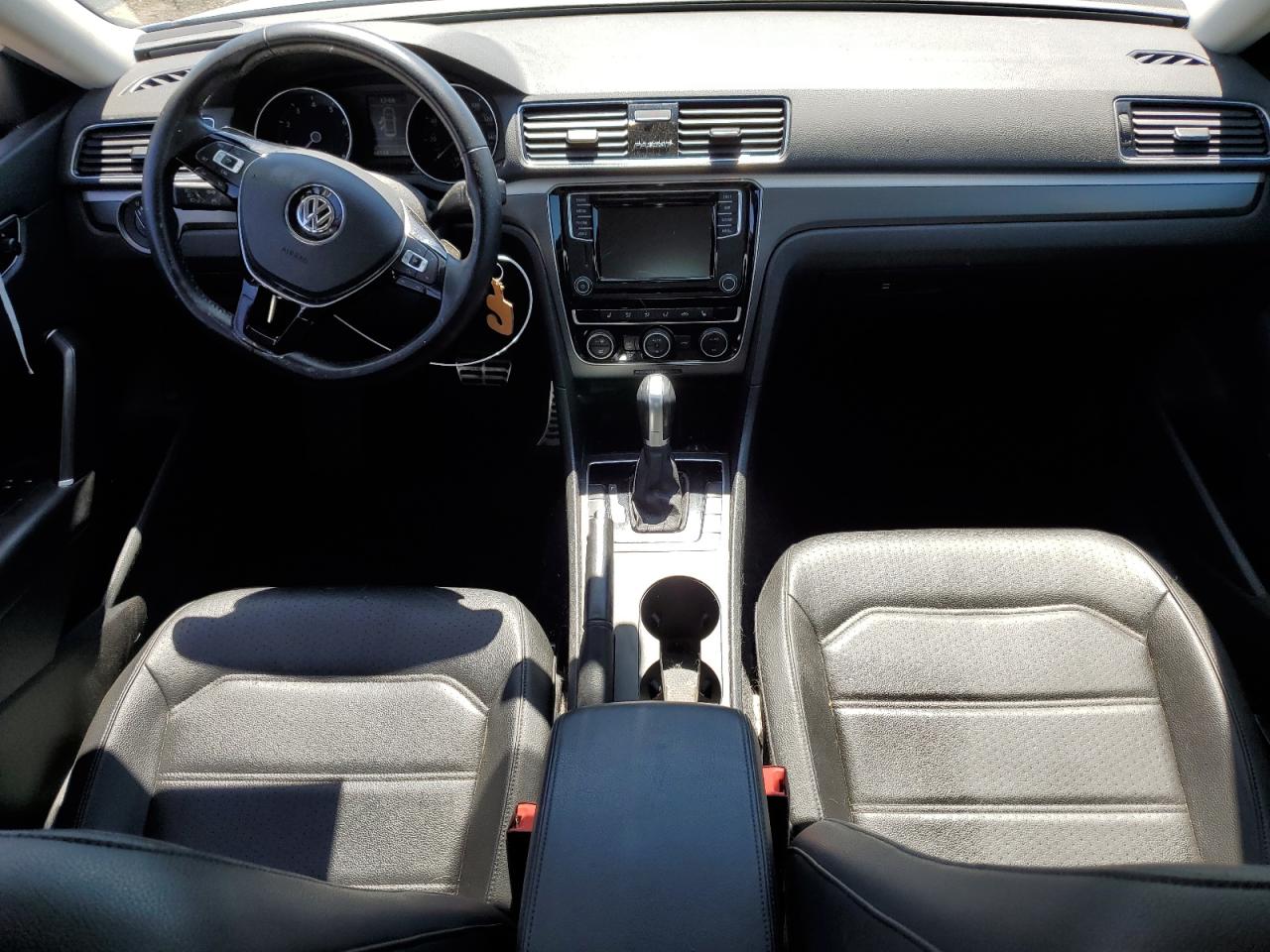 1VWAA7A36JC047937 2018 Volkswagen Passat S