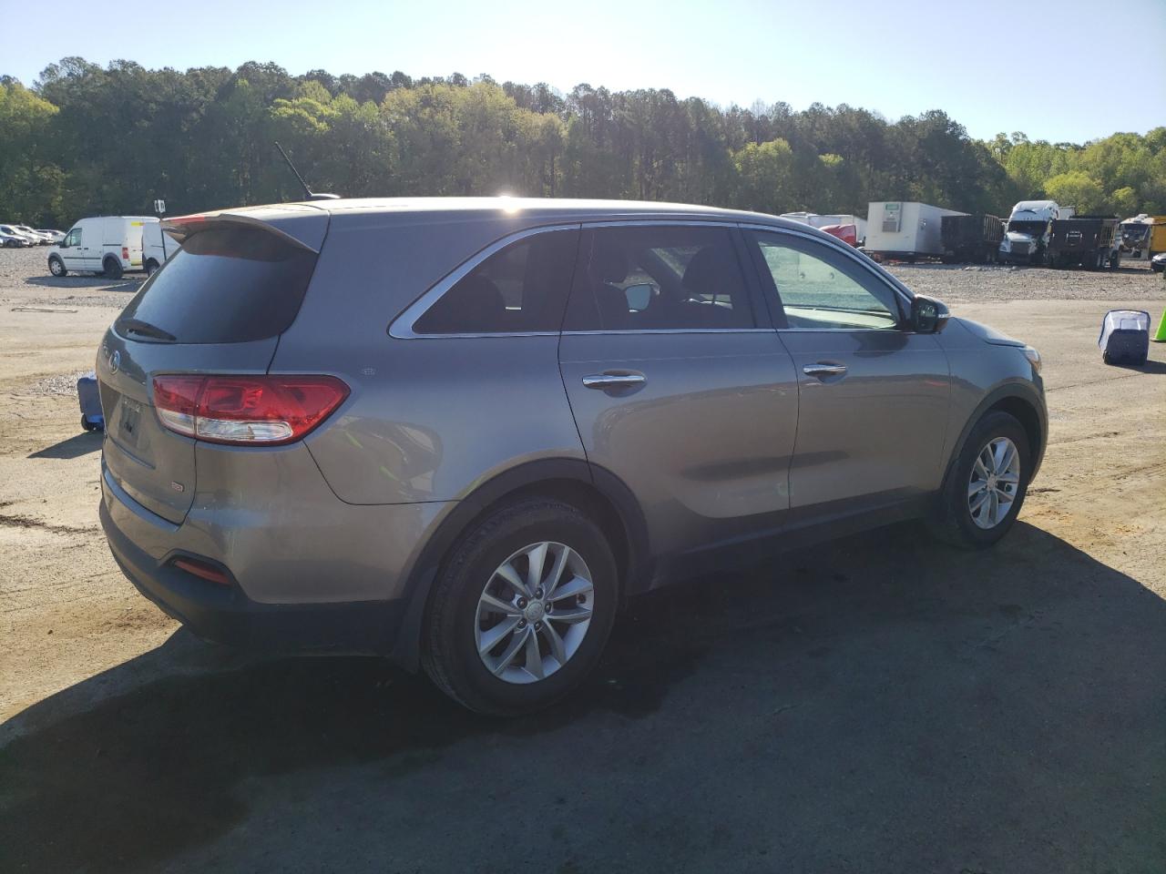 2018 Kia Sorento Lx vin: 5XYPG4A30JG415177