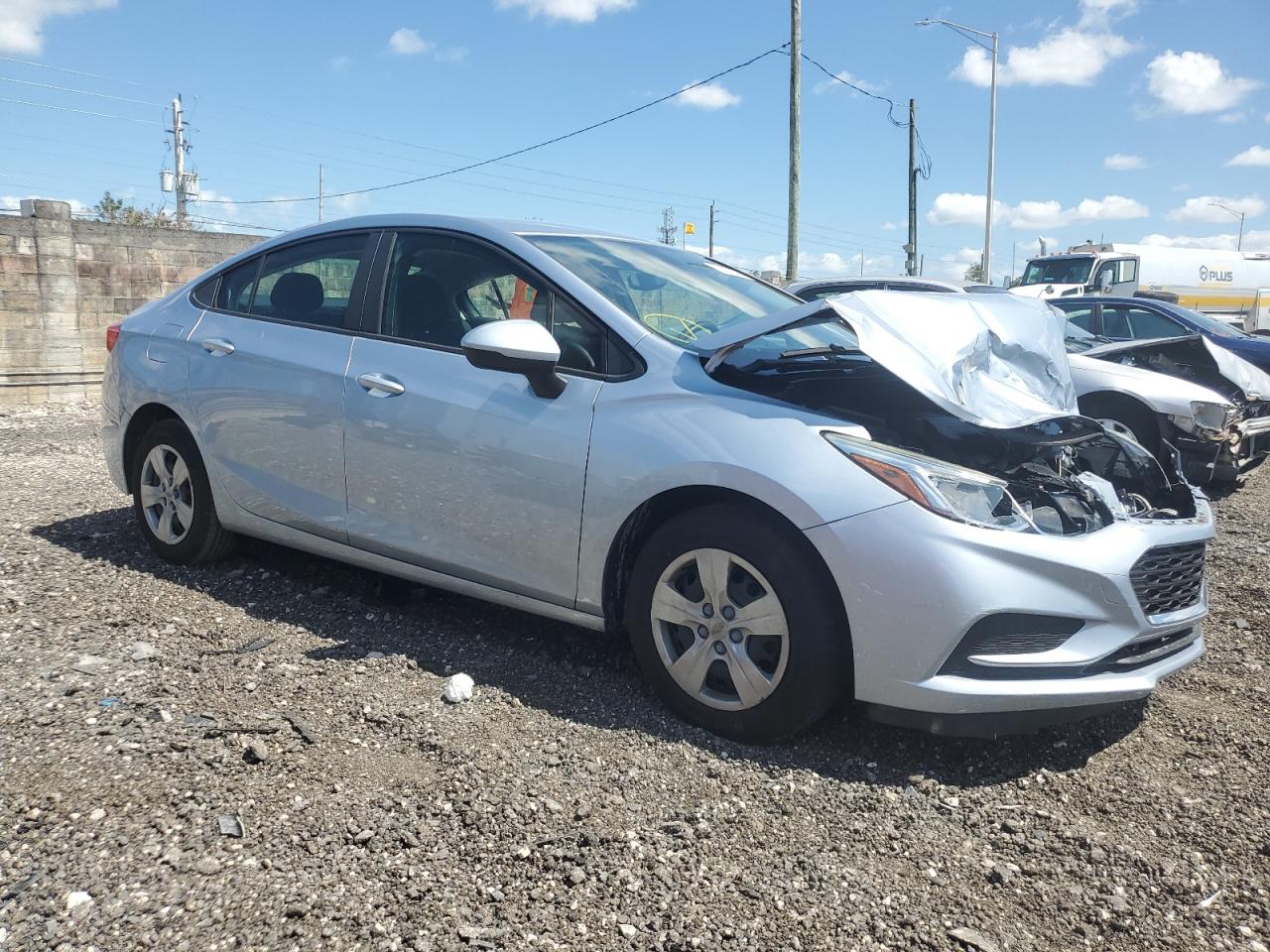 2018 Chevrolet Cruze Ls vin: 1G1BC5SM9J7140045