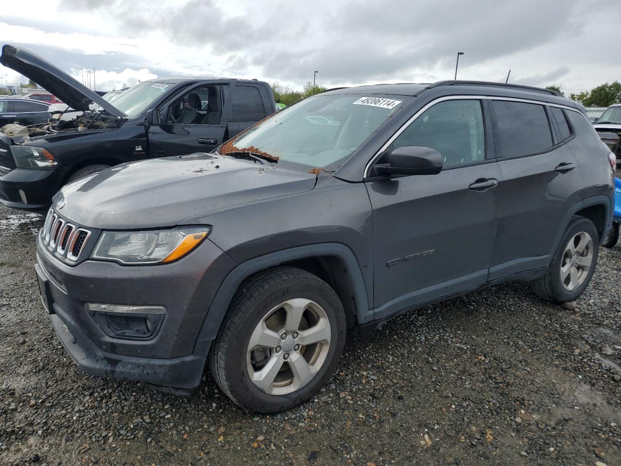 3C4NJCBB4JT469082 2018 Jeep Compass Latitude