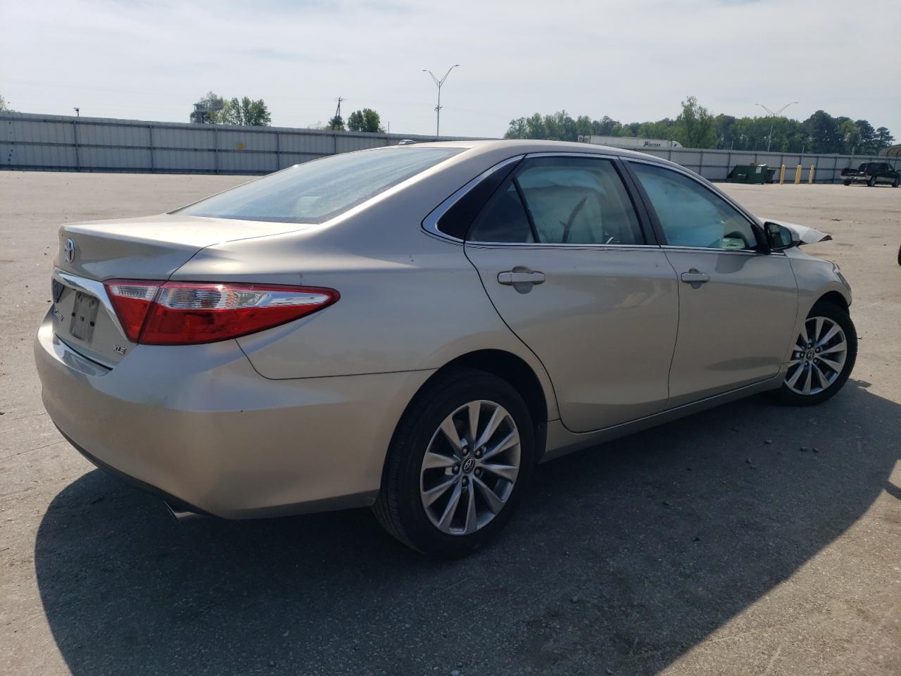 4T1BF1FK8HU660647 2017 Toyota Camry Le