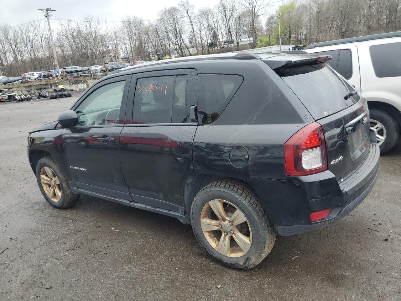 2015 Jeep Compass Latitude vin: 1C4NJDEB4FD340449