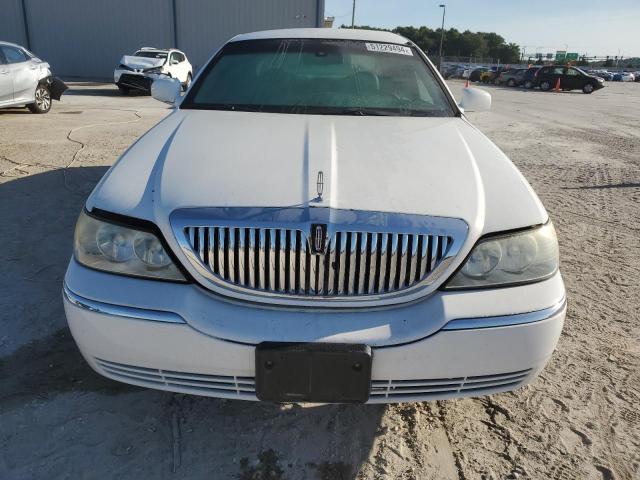 2009 Lincoln Town Car Signature Limited VIN: 2LNHM82V39X636419 Lot: 51229494