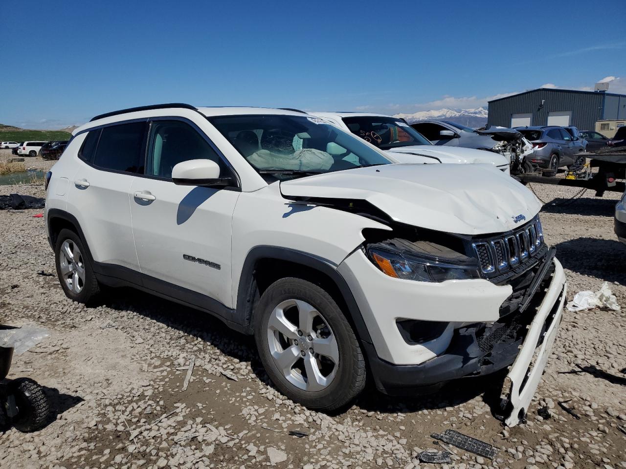 2018 Jeep Compass Latitude vin: 3C4NJCBB9JT182367