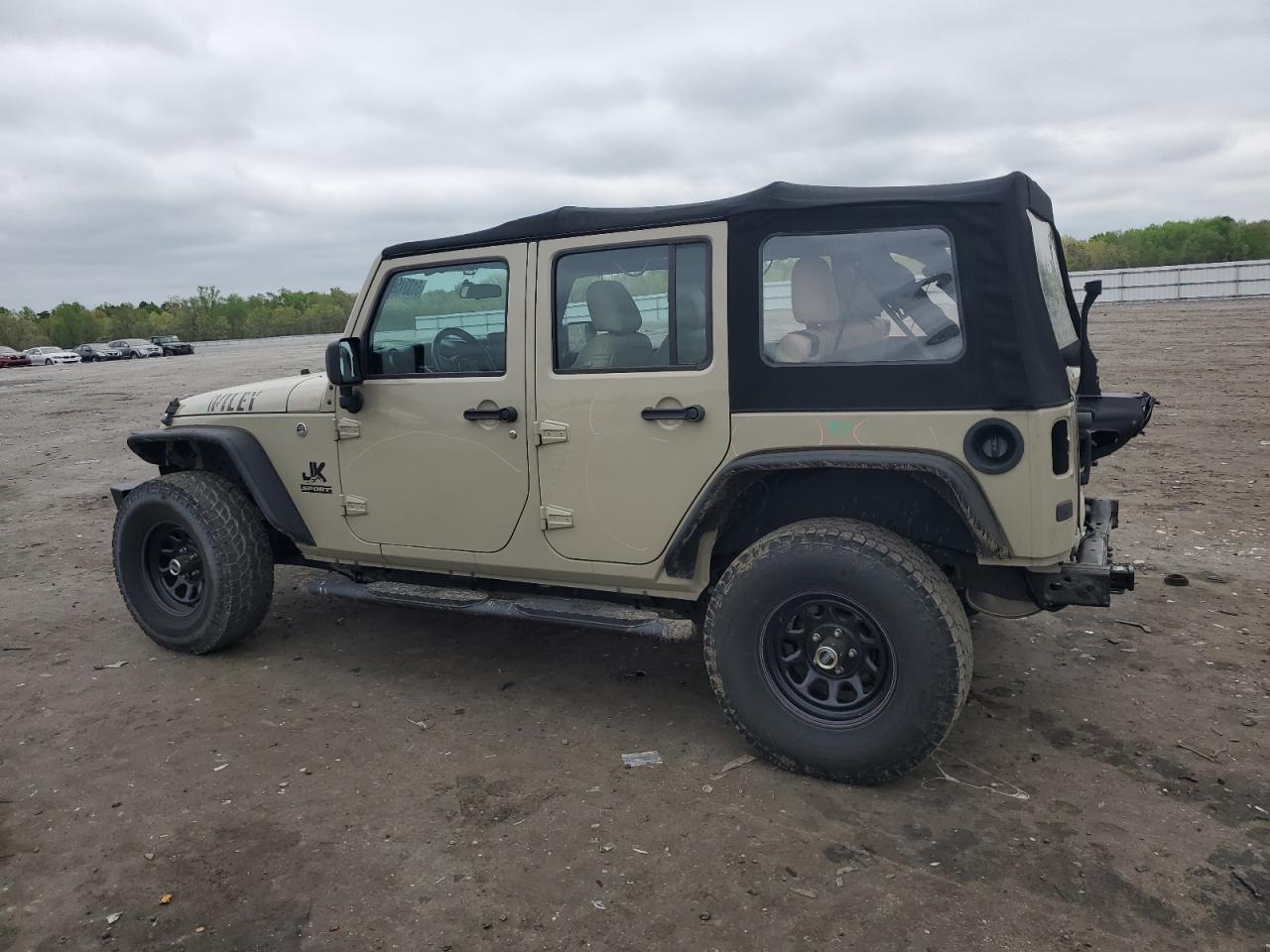 1C4BJWDG2JL892767 2018 Jeep Wrangler Unlimited Sport
