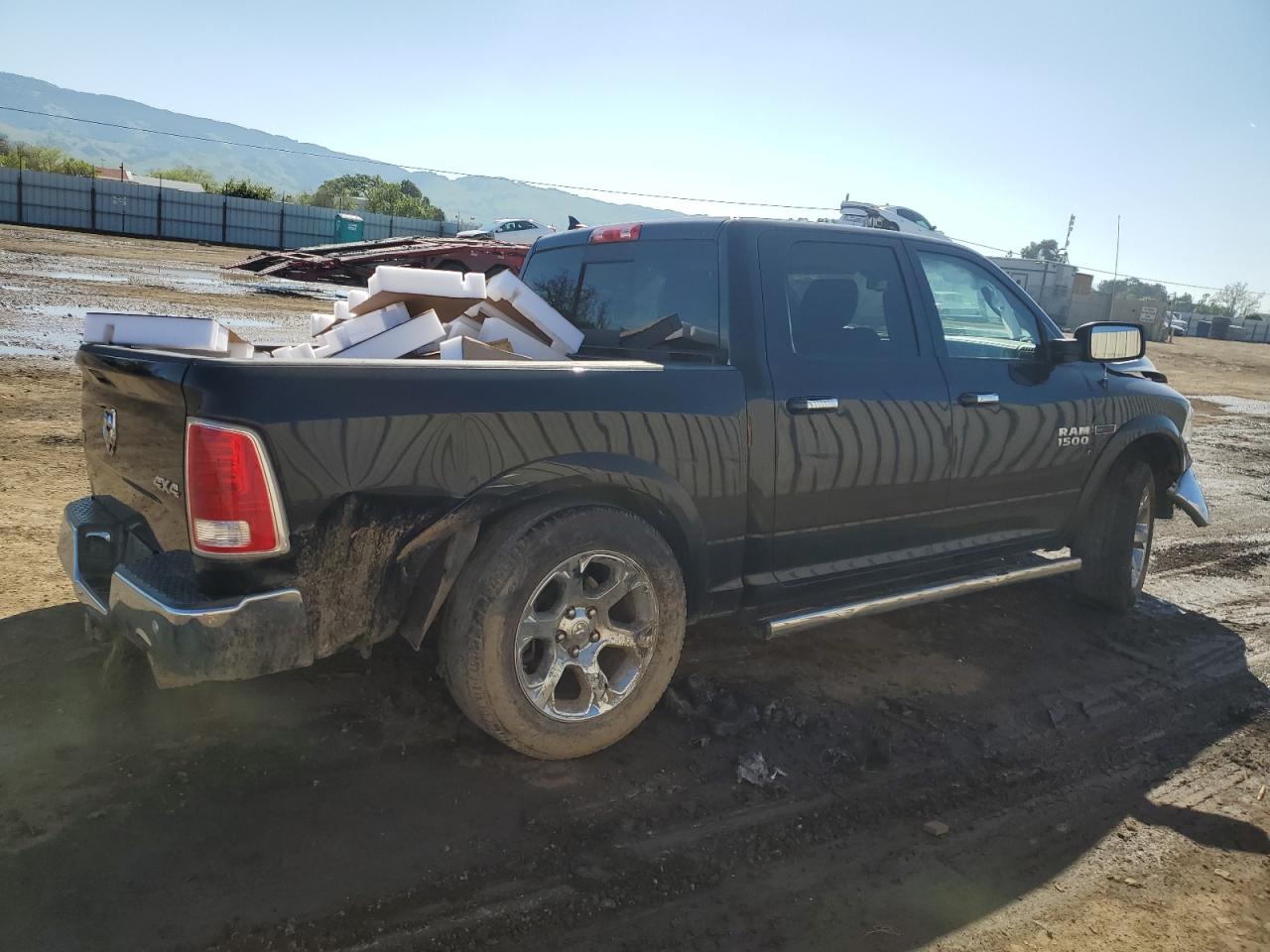 1C6RR7NM8JS338597 2018 Ram 1500 Laramie