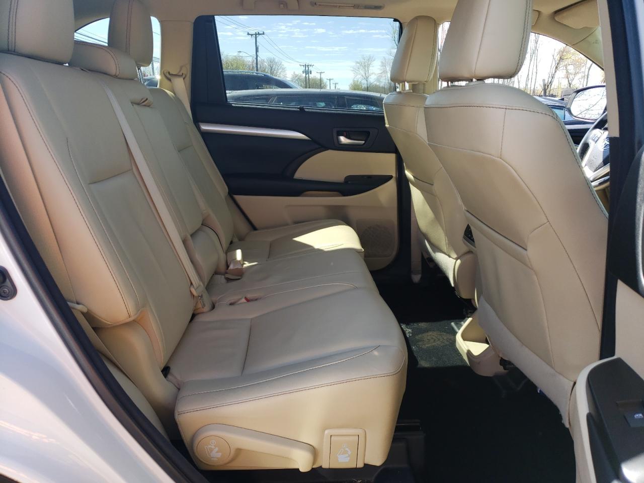 5TDJZRFHXJS524833 2018 Toyota Highlander Se