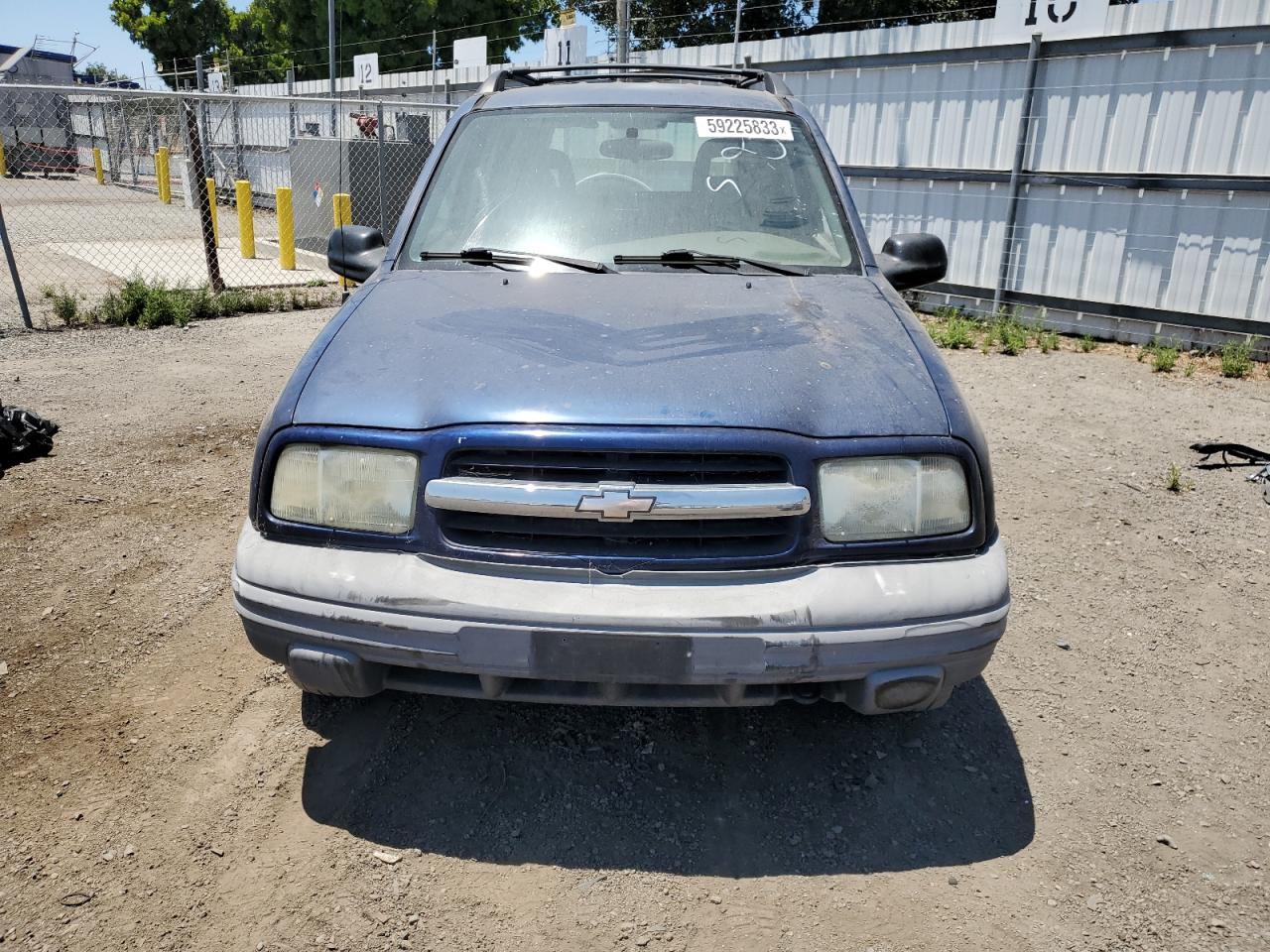 2CNBE13C526938345 2002 Chevrolet Tracker