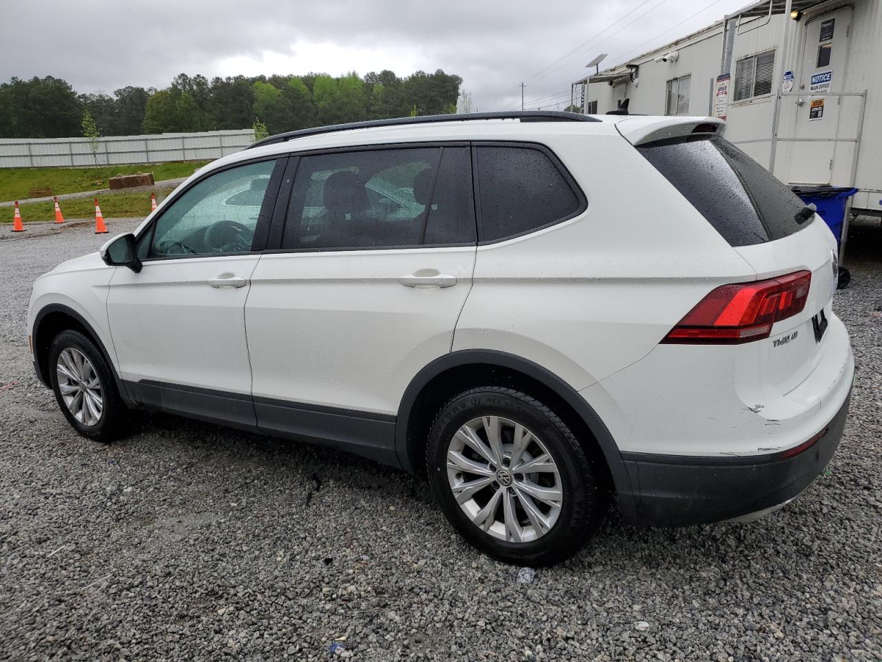 3VV1B7AX8LM083828 2020 Volkswagen Tiguan S