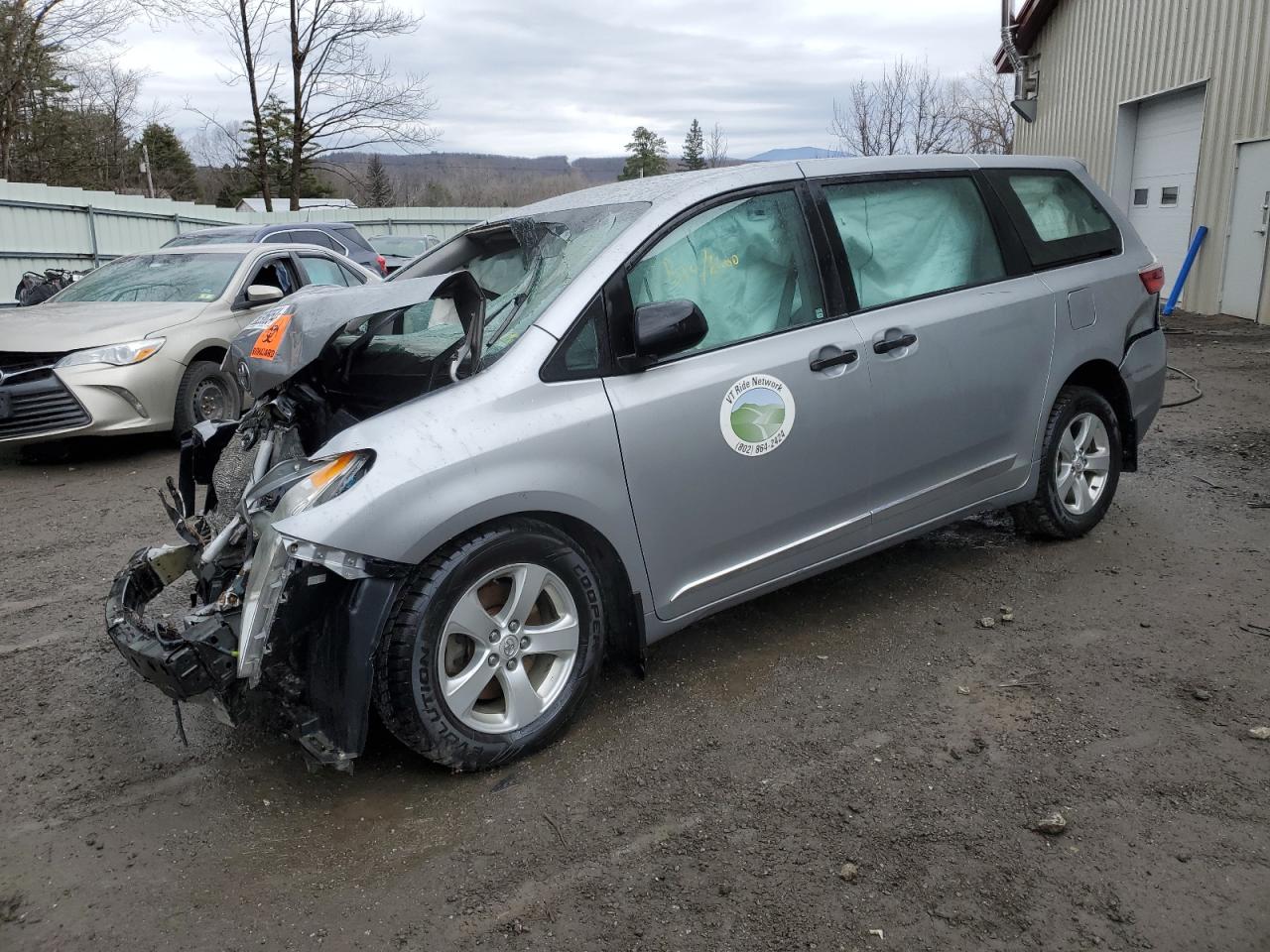 5TDZZ3DC0HS863859 2017 Toyota Sienna