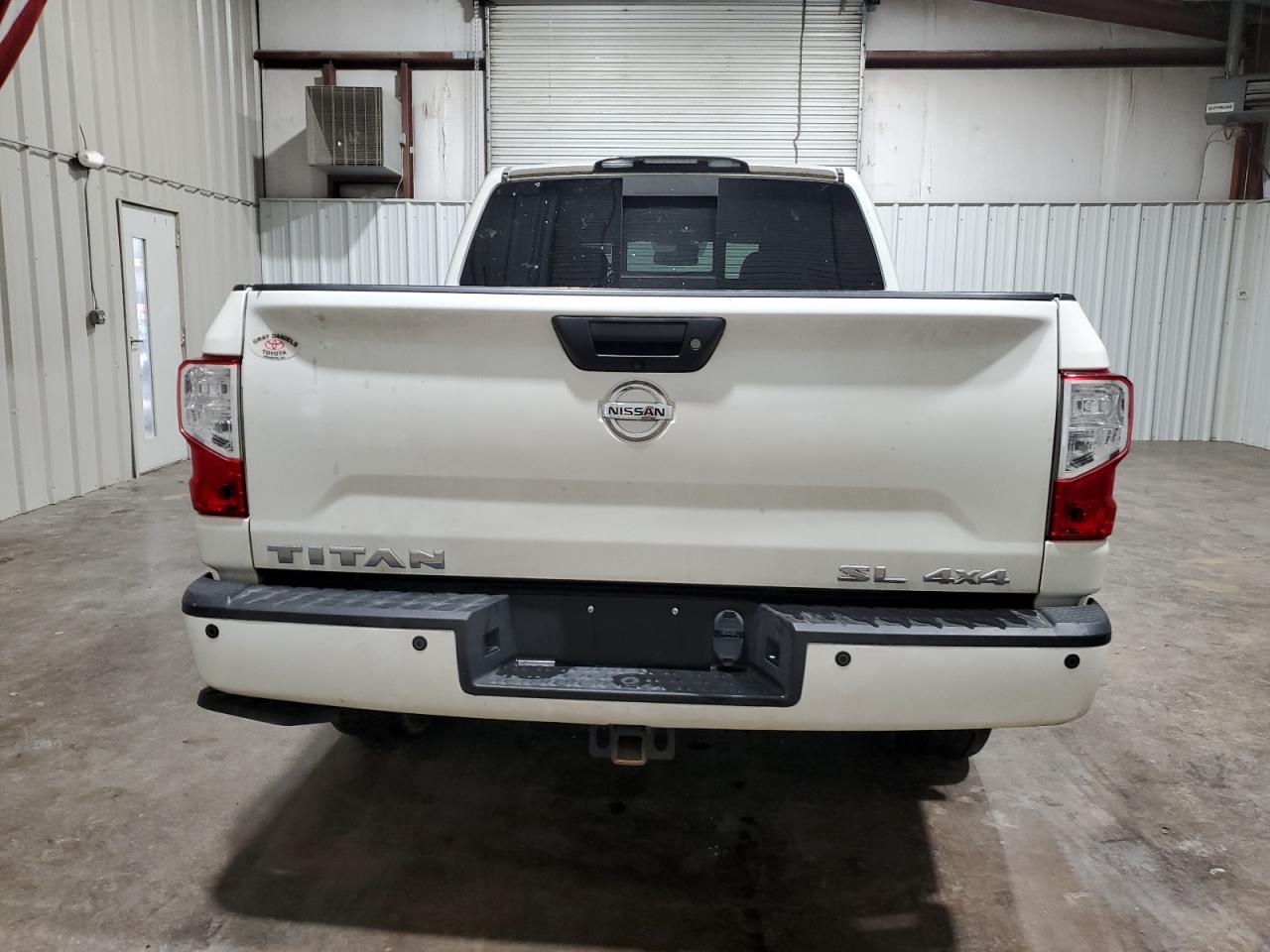 1N6AA1E53HN524072 2017 Nissan Titan Sv