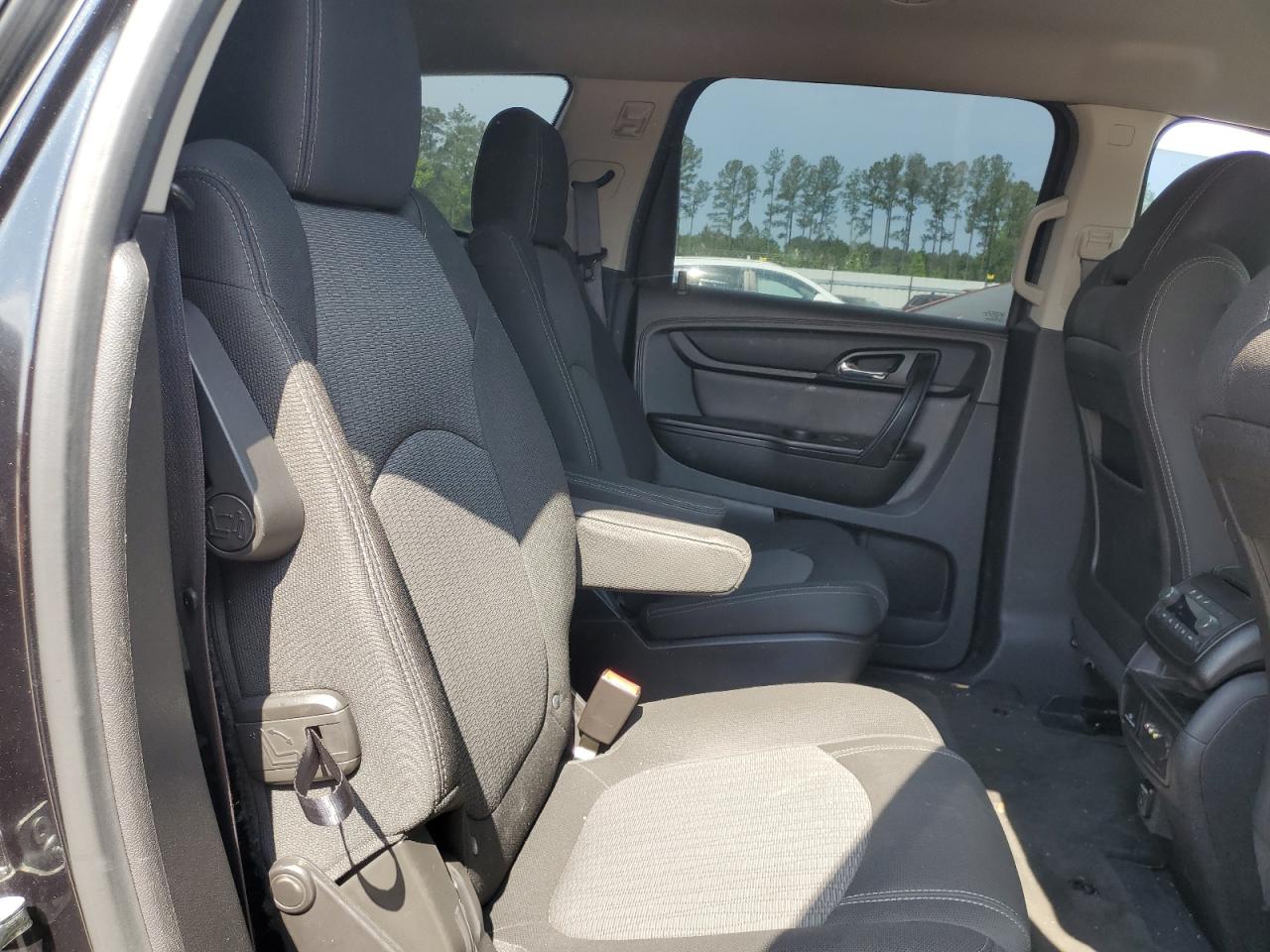 1GNKRHKDXFJ292666 2015 Chevrolet Traverse Lt