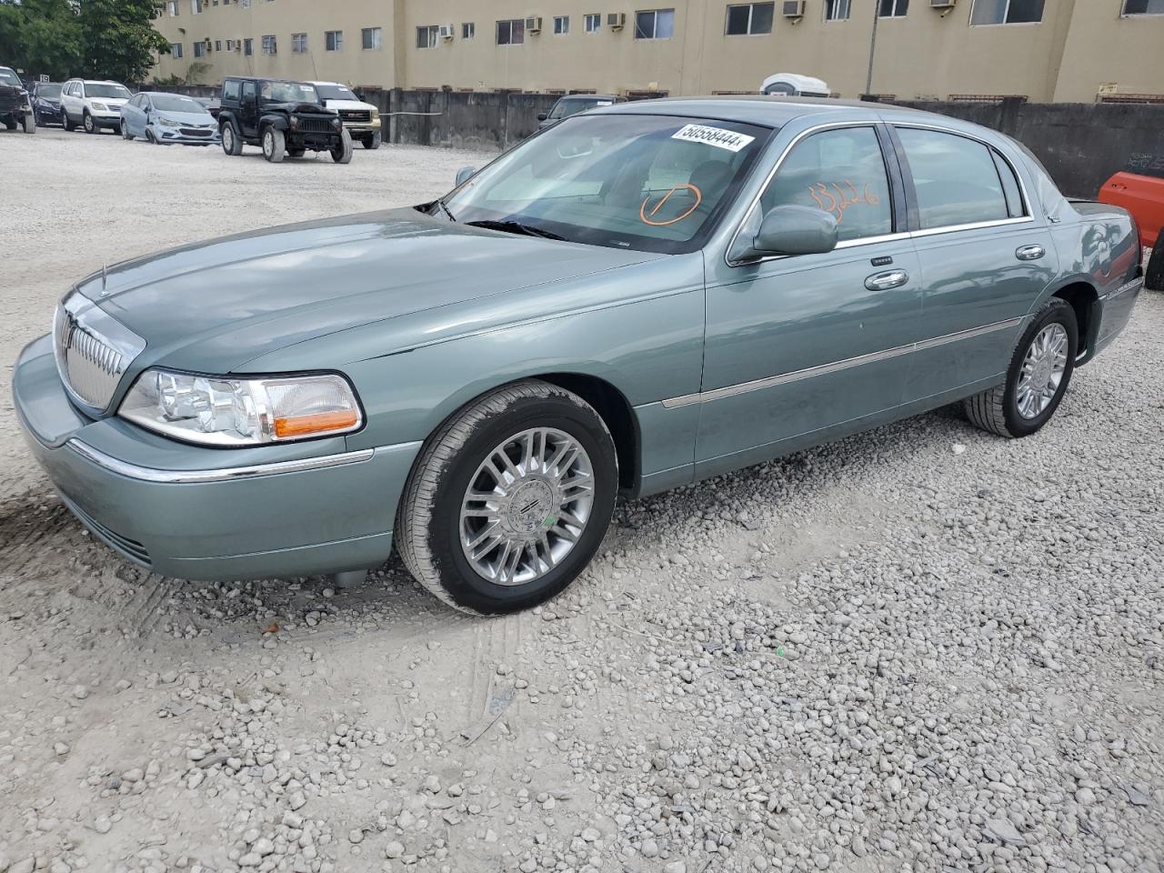 1LNHM82V56Y637566 2006 Lincoln Town Car Signature Limited