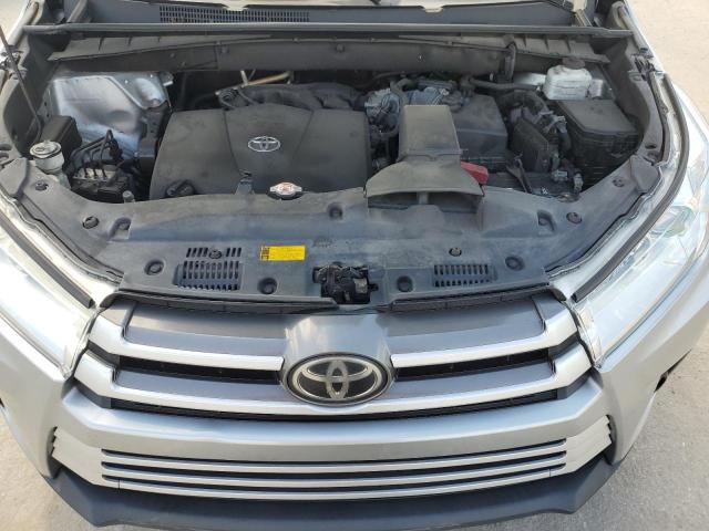 VIN 5TDKZRFHXKS328106 2019 Toyota Highlander, SE no.12