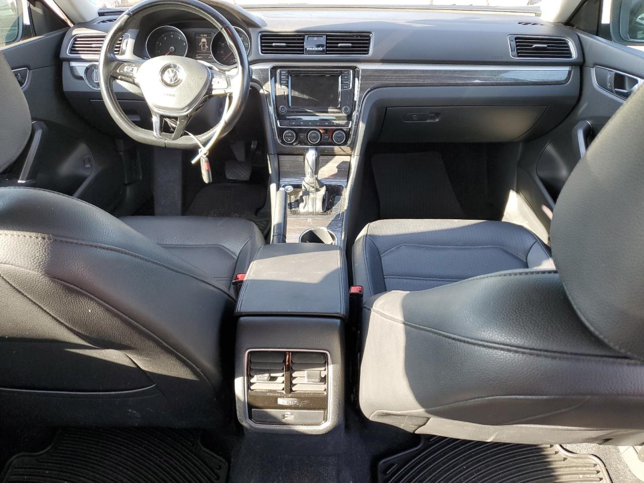 1VWBA7A31JC019452 2018 Volkswagen Passat Se