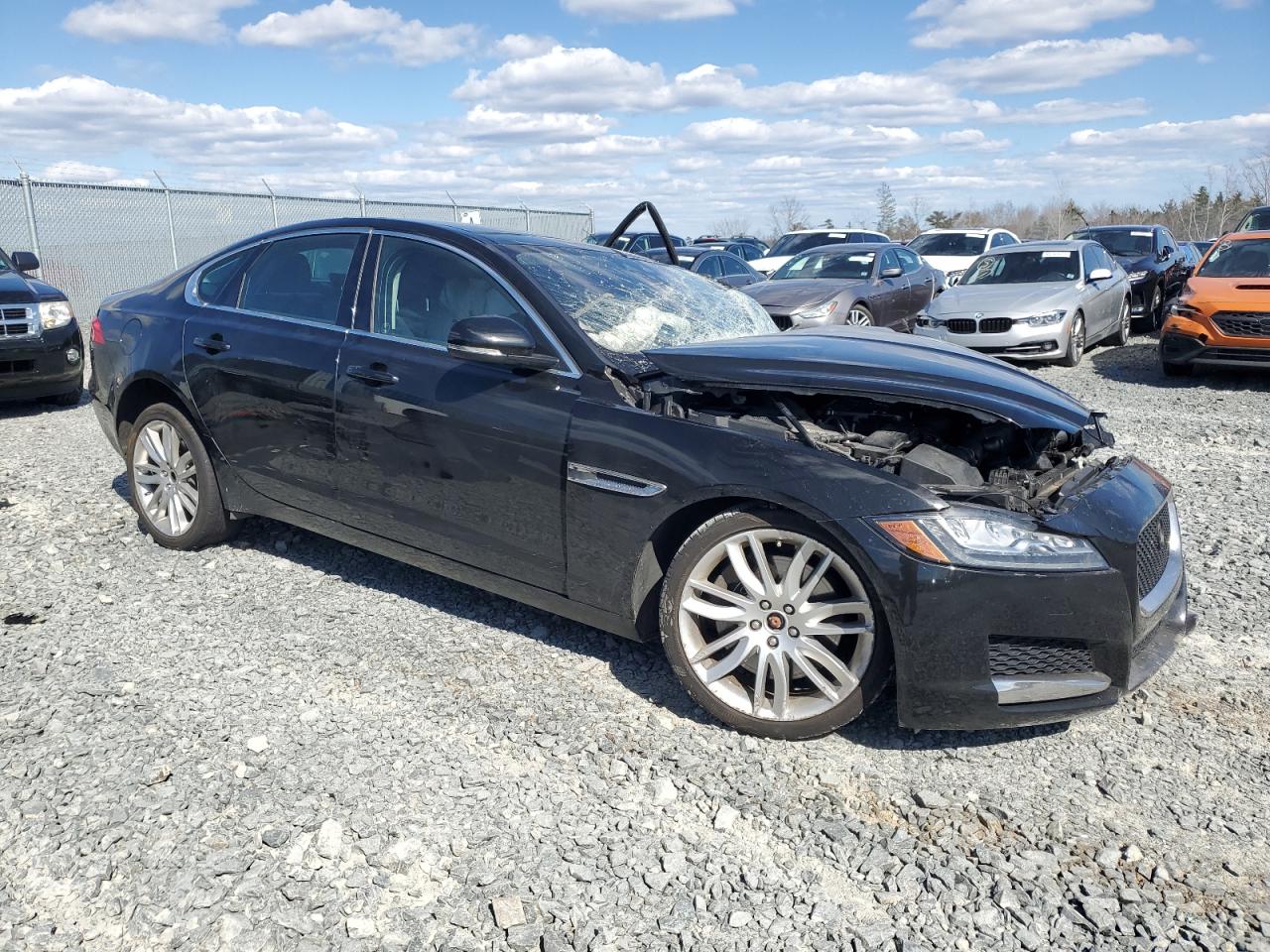 SAJBK4BV0HCY30251 2017 Jaguar Xf Prestige