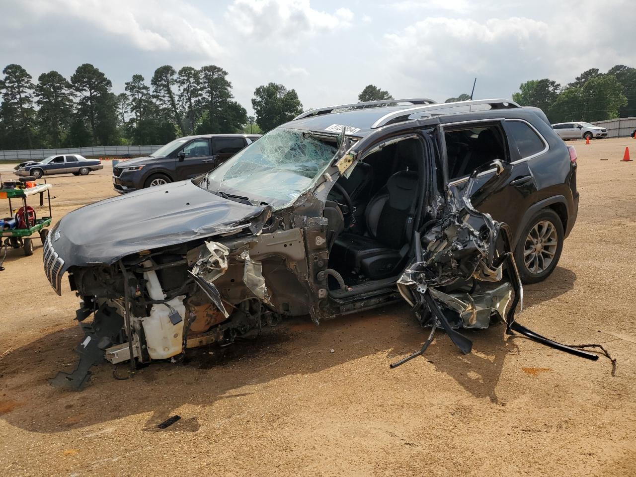 1C4PJLLBXKD332825 2019 Jeep Cherokee Latitude Plus